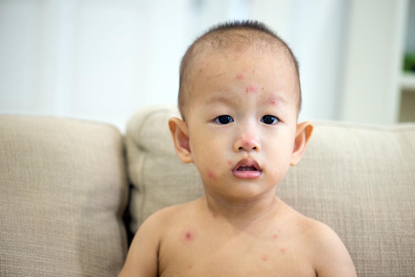 tisu basah bayi aman, tisu basah tanpa alkohol, dampak tisu basah untuk bayi, cara membuat tisu basah alami, bahaya pewangi dalam tisu basah, perawatan kulit bayi, alternatif tisu basah